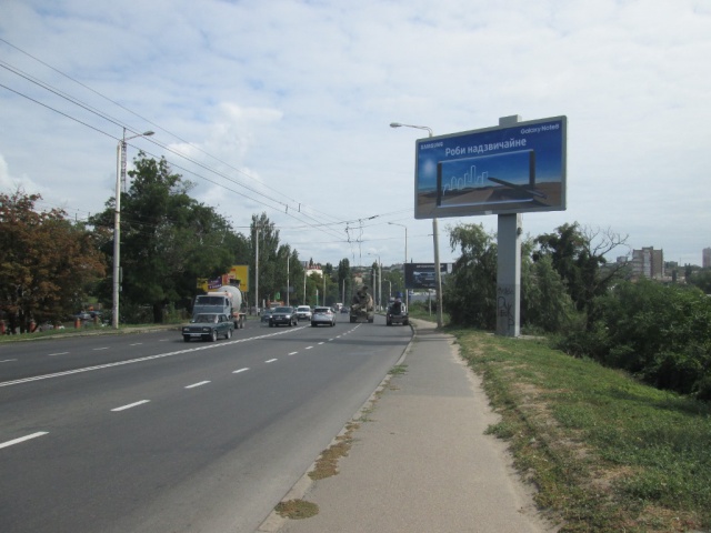 Беклайт 8x4,  ул. Грушевского, въезд в город